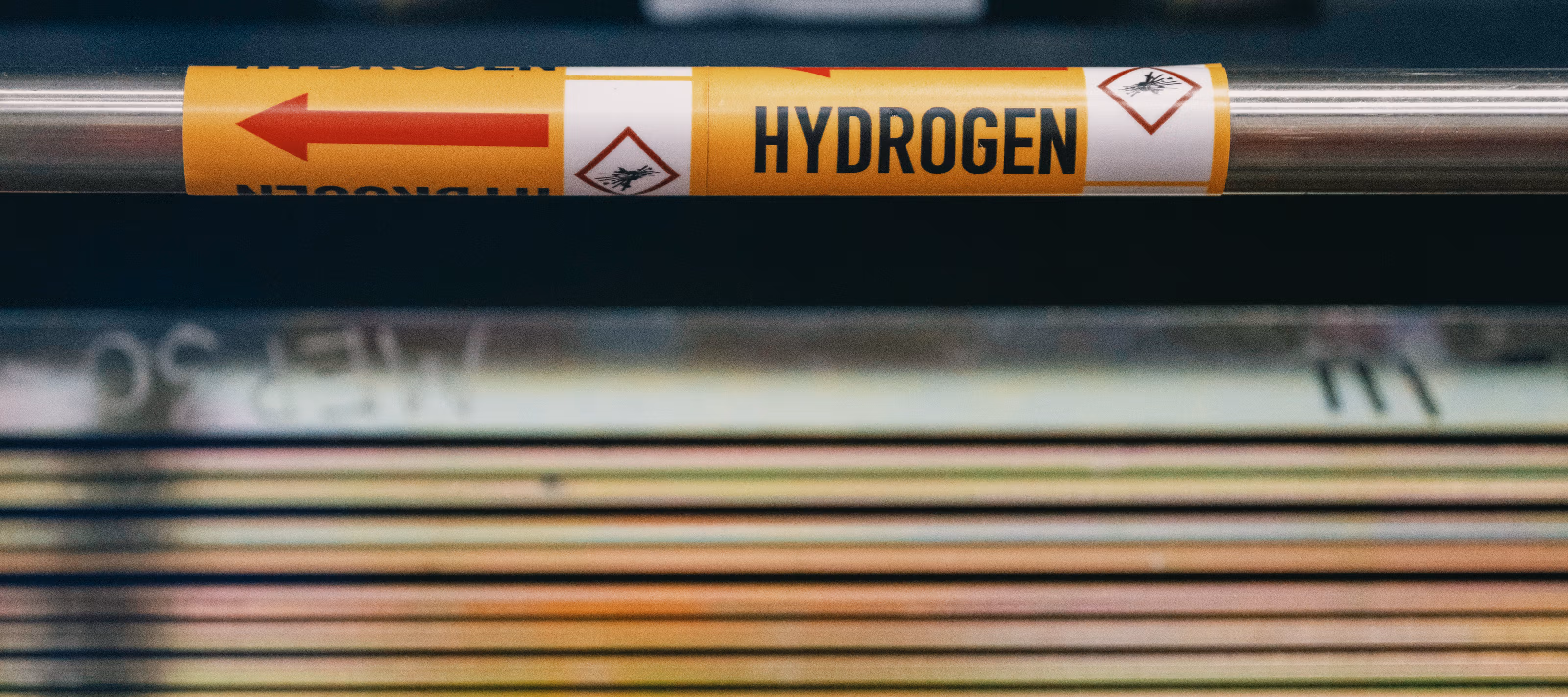 Nærbilde av et membranstack elektrolysør på Verdens største og første grønne hydrogenfabrikk på Herøya.